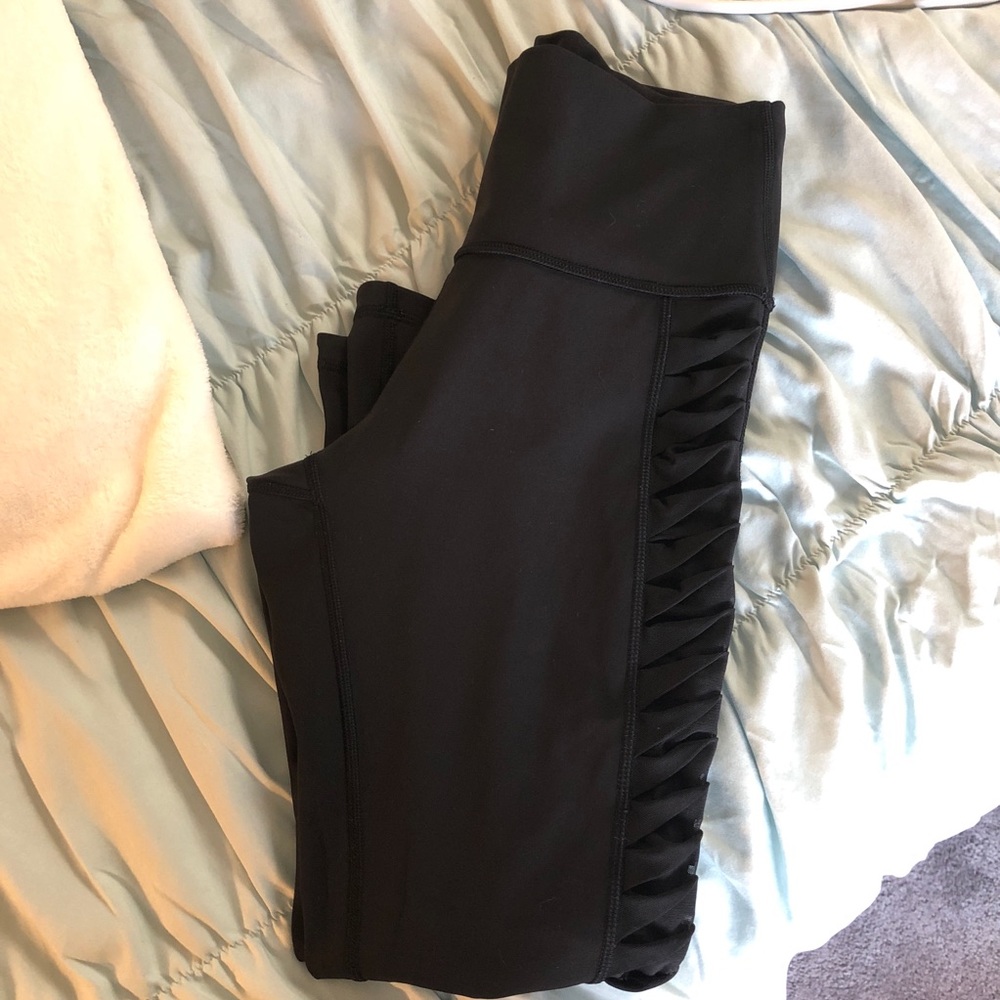 Brand new never worn lululemon leggings - cropped